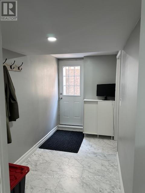 Building Photo - 30 Meekings Dr