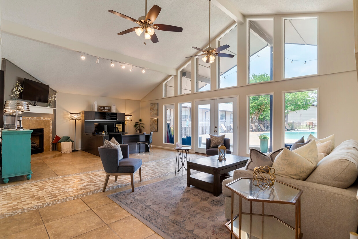 Foto principal - Lakeshore Landing Apartments