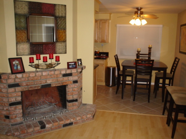 Real Working Fireplace - 503 E Franklin Ave