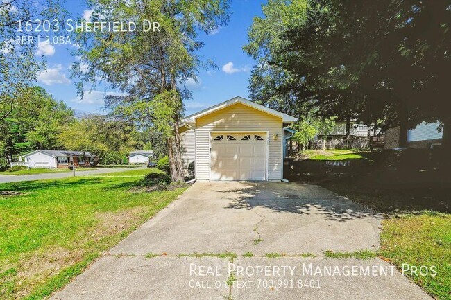 Building Photo - Qualify for a zero deposit option? Conveni...