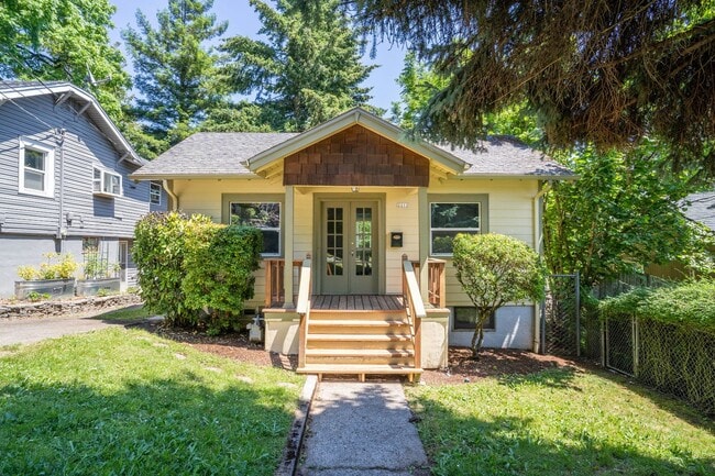 ADORABLE PORTLAND BUNGALOW, RIGHT NEXT TO... - ADORABLE PORTLAND BUNGALOW,  RIGHT NEXT TO... House