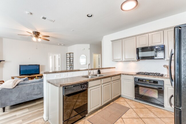 Foto del edificio - 8421 Green Ash Dr