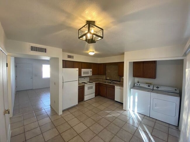 Building Photo - 5758 E 24th St