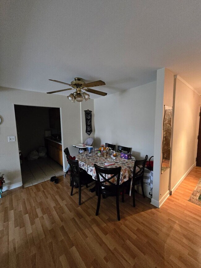 Foto del edificio - 238 E Bailey Rd