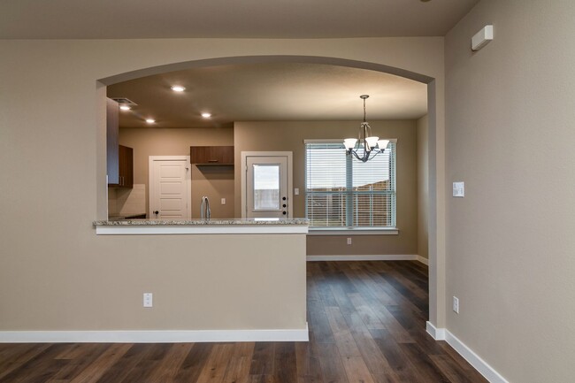Foto del edificio - GORGEOUS 3 BEDROOM 2.5 BATH DUPLEX LOCATED...