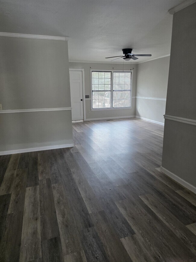 Foto del edificio - 331 Robin Ave