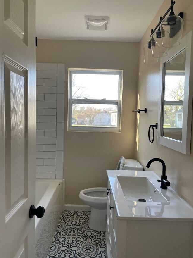 Foto del edificio - Knoxville 37914 - 2 bedroom 1 bath home - ...