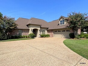 Building Photo - 615 Picketts Mill Dr