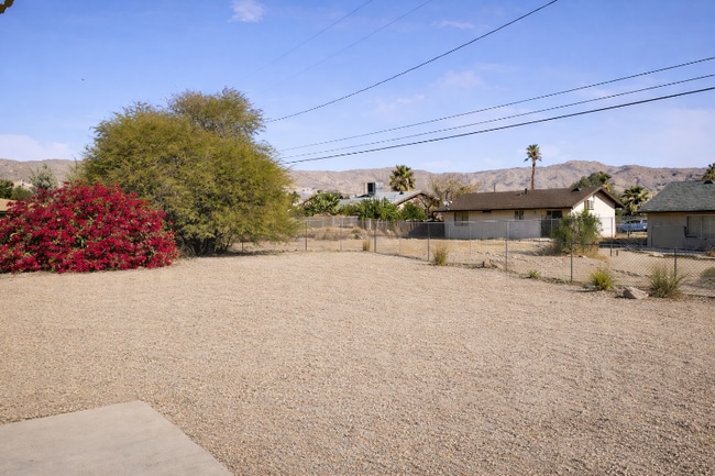 Building Photo - 16150 Vía Montana