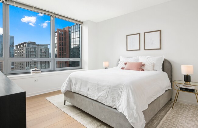 Foto del edificio - 355 N Halsted St