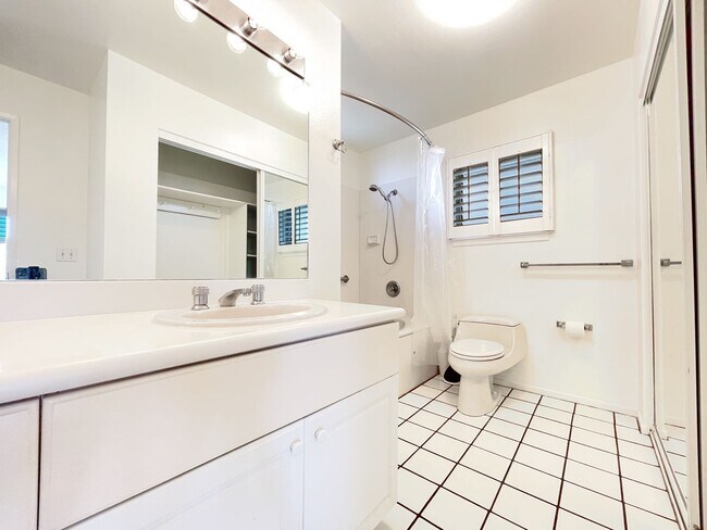 Building Photo - Meticulously Maintained Kailua Apartment. ...