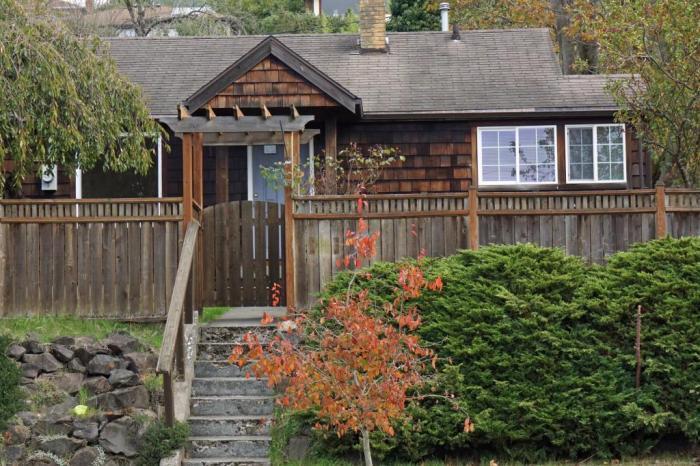 Primary Photo - 3 bedroom in Seattle WA 98136