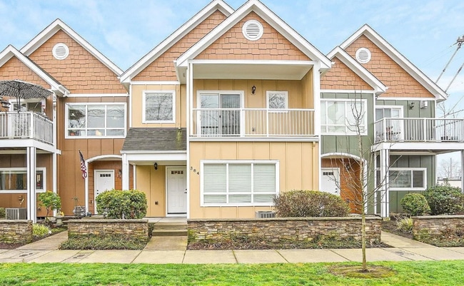 Building Photo - Beautiful and Spacious Single Family Condo...