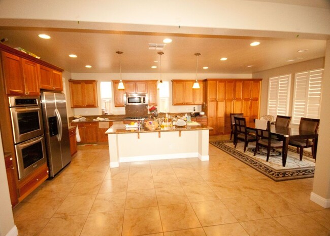 Foto del edificio - WHITNEY RANCH LARGE 2-STORY HOME WITH CLUB...