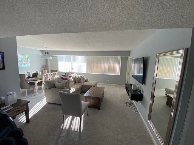 Living & Dining Room - 3713 S George Mason Dr