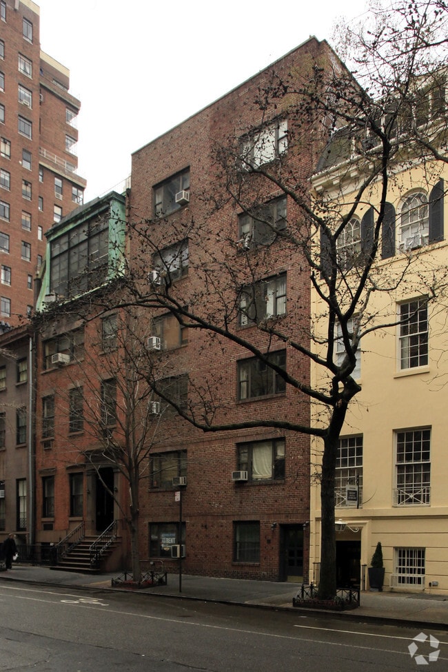 Building Photo - 12 W 9th St