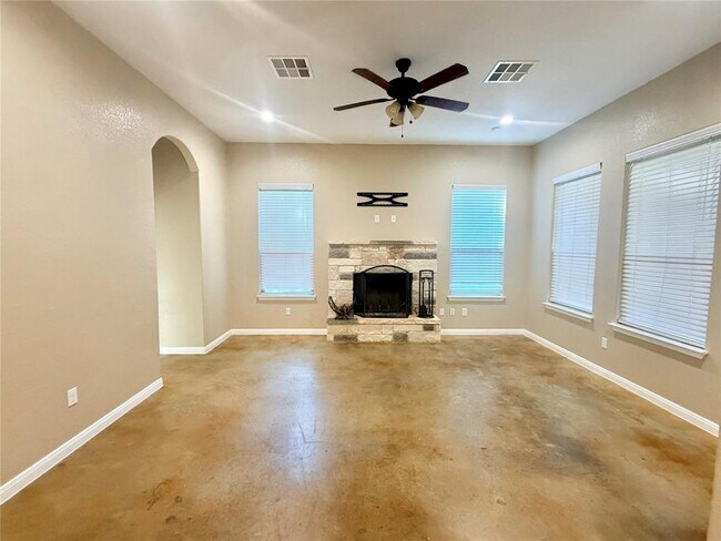 Building Photo - 110 Pele Ct