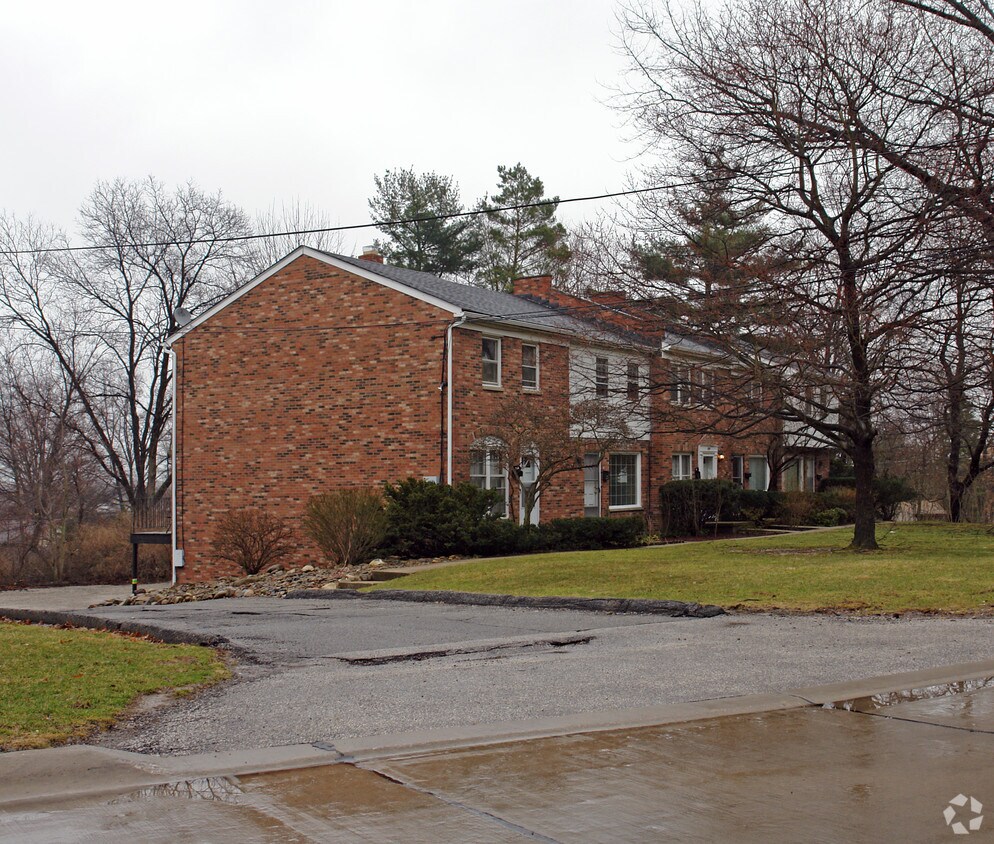 Primary Photo - 2547-2555 Chamberlain Rd