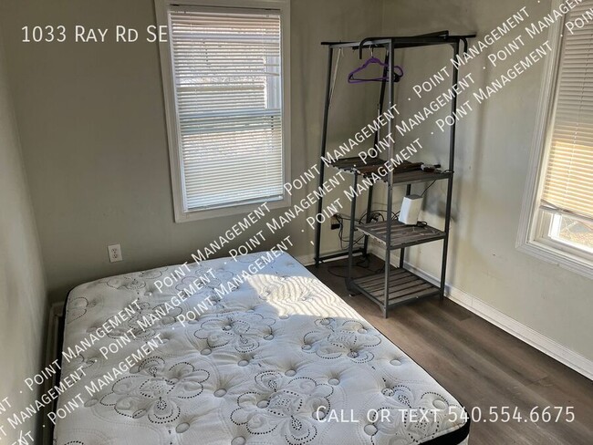 Building Photo - Charming 1-Bedroom Carriage House Apartmen...