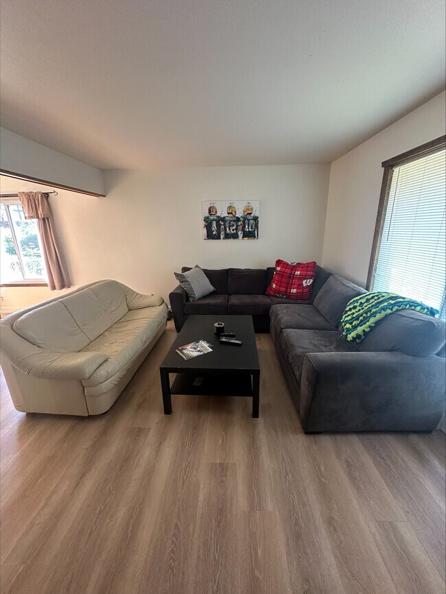 Foto del edificio - 193 Lakeview Ct