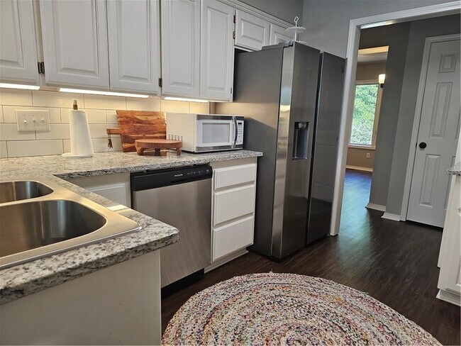 Foto del edificio - 28 McKenzie Dr