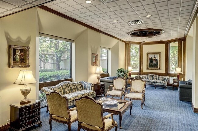 Building Photo - 1400 Hermann Dr