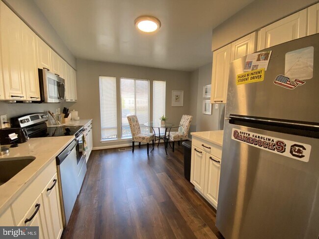 Foto del edificio - 10316 Cherry Blossom Ct