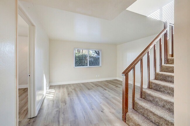Interior Photo - 1119 West Sacramento Avenue