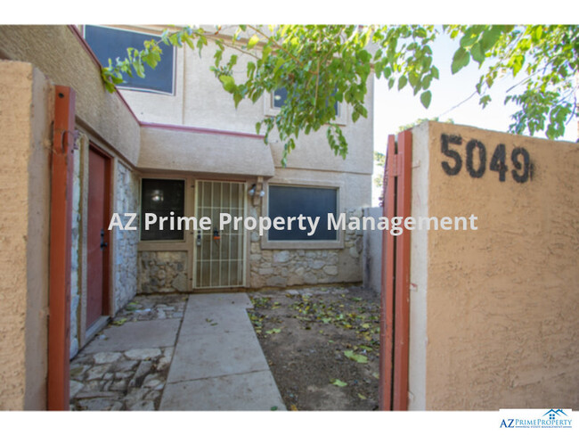 Building Photo - 5049 N 39th Ln