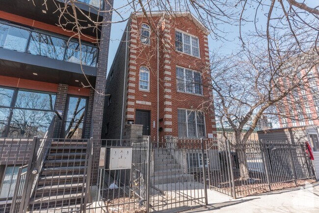 Foto del edificio - 1112 N Marshfield Ave