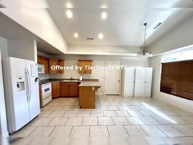 Building Photo - Beautiful home in a great location