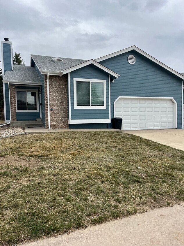 Foto principal - Beautifully Updated single-level duplex in...