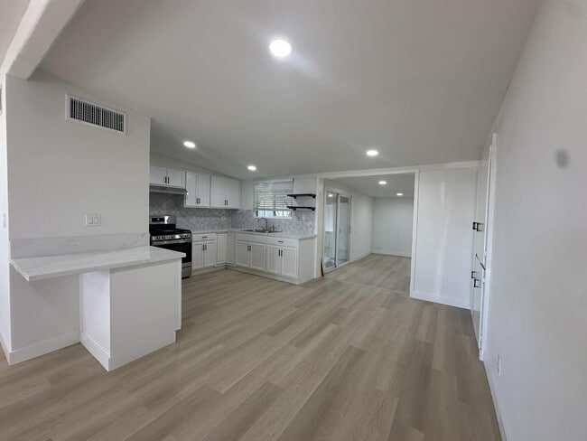 Building Photo - 30201 San Diego Dr