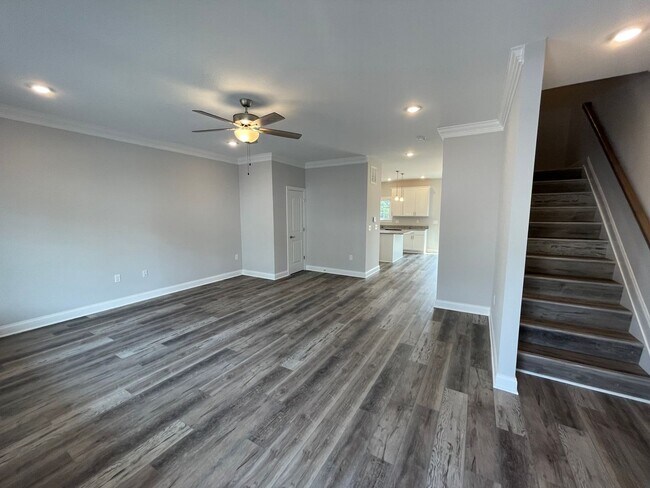 Building Photo - Like New Townhouse for Rent
