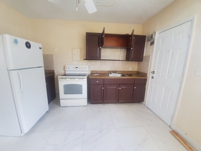 Foto del edificio - 680 SW 7th Ave