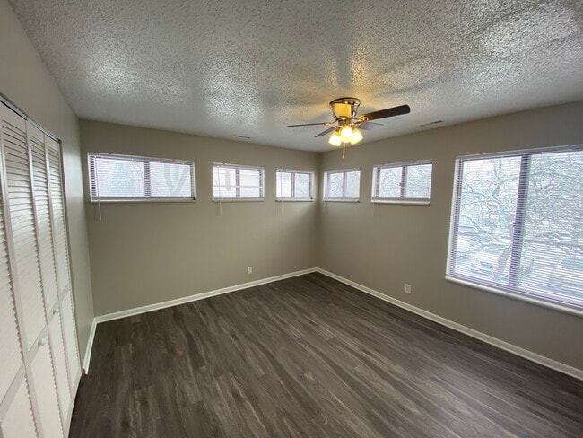 Building Photo - Grey Ridge Apartments