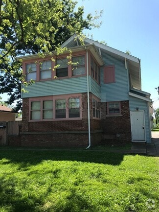 Building Photo - 1124 S Ash Ave
