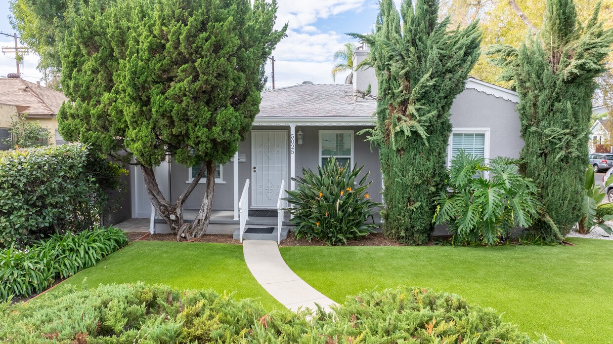 Frente de la casa - 5025 Kester Ave