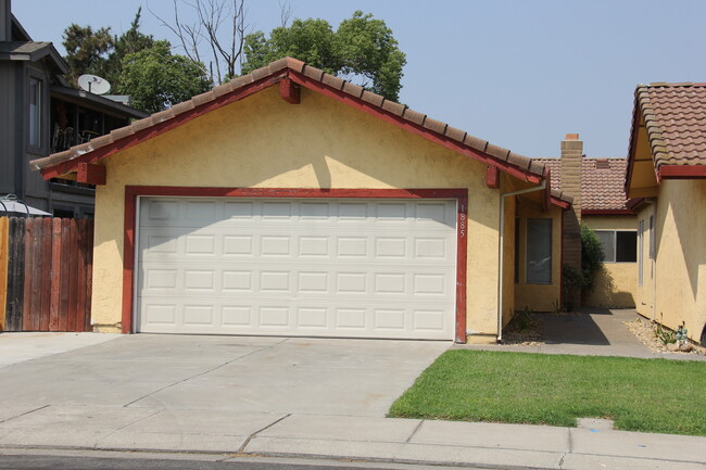 2bedroom-2bath duplex - 1885 New Horizons Dr