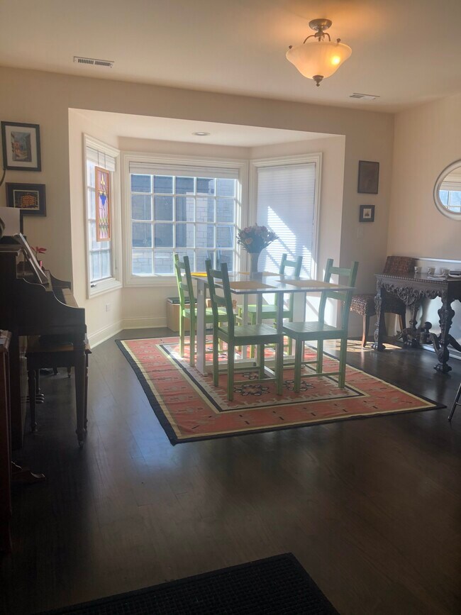 Dining - 636 Ridge Ave
