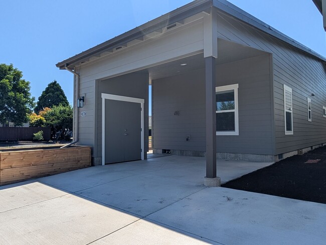Building Photo - Brand new 2 bed/1 bath detached home
