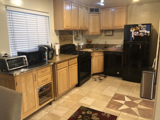 Foto del edificio - 7240 Shirley Ave