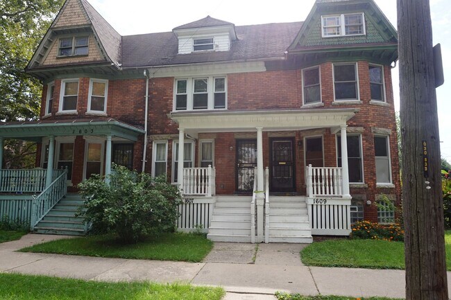 Building Photo - 1607 Putnam Street