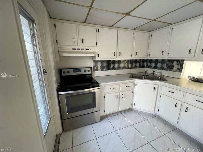 Building Photo - 2 br, 1 bath Condo - 381 N State Road 7 # 441
