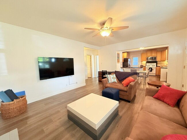 Building Photo - 5616 Carpenter Ave
