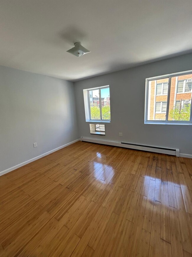 Foto del edificio - 2048 Arthur Ave