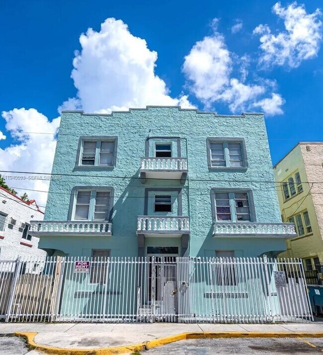 Building Photo - 967 SW 5th St