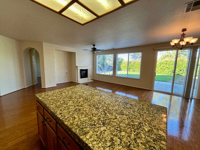 Building Photo - 776 Alpine St