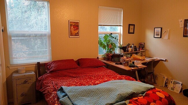 Building Photo - 1881 E 8th St