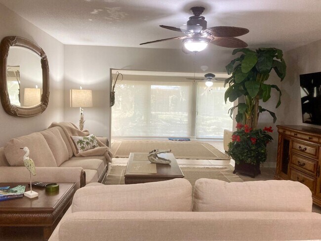 Foto del edificio - Furnished condo with dock!
